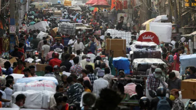 5h8r6p5g_indian-economy-crowd_625x300_06_June_24