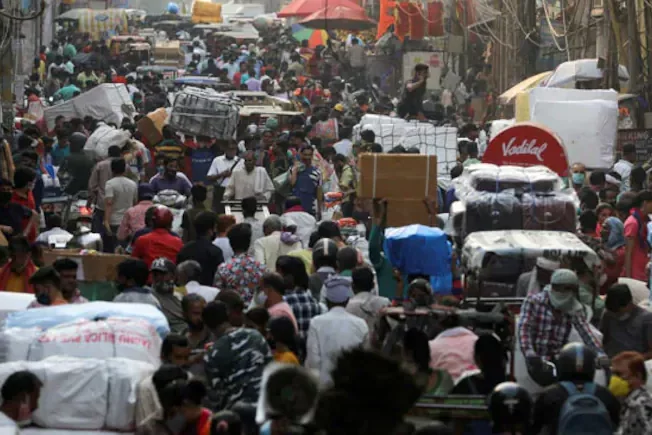 5h8r6p5g_indian-economy-crowd_625x300_06_June_24