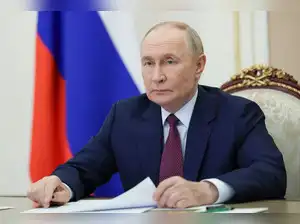 russian-president-putin-meets-government-members-in-moscow